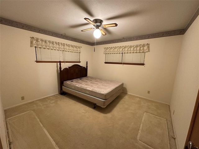 1909 E Davis Street, Weatherford, OK 73096