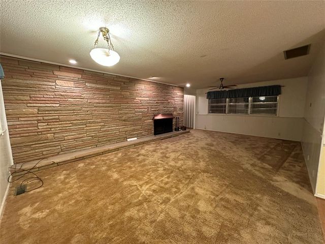 1909 E Davis Street, Weatherford, OK 73096