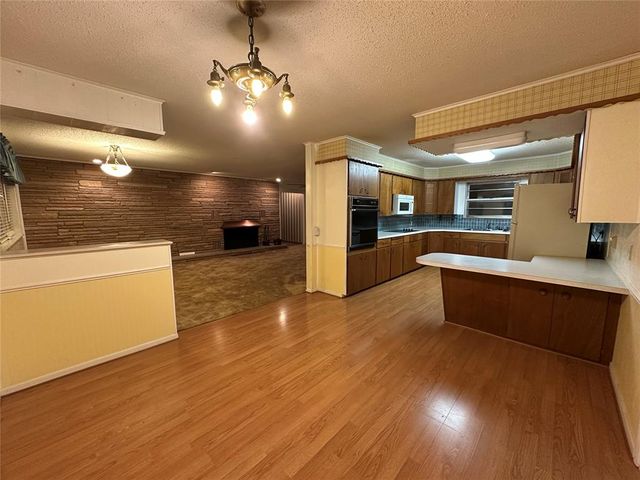 1909 E Davis Street, Weatherford, OK 73096