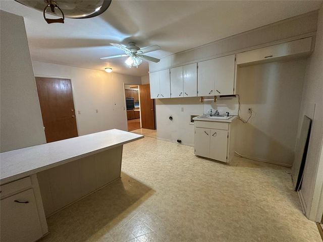 1909 E Davis Street, Weatherford, OK 73096