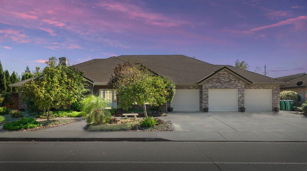 2432 W Vine St, Lodi, CA 95242