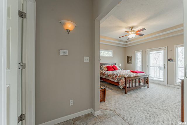 10 Governors Drive, Elkhart, IL 62634