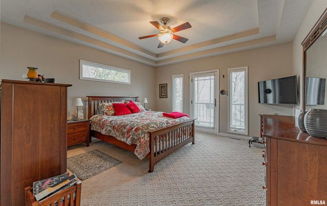 10 Governors Drive, Elkhart, IL 62634