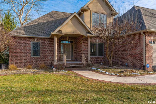 10 Governors Drive, Elkhart, IL 62634