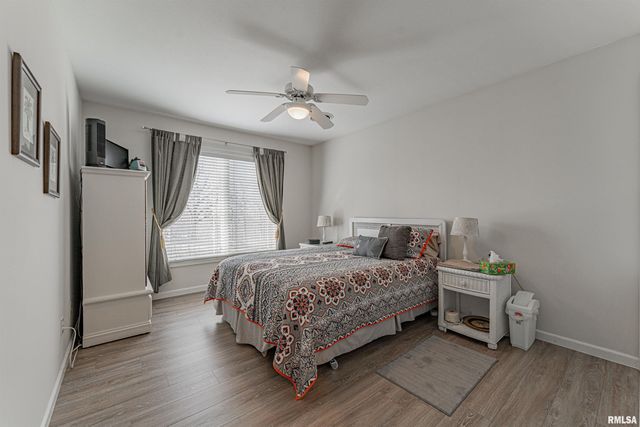 10 Governors Drive, Elkhart, IL 62634