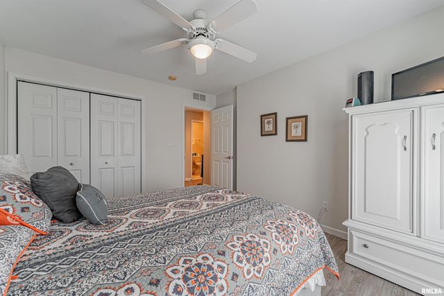 10 Governors Drive, Elkhart, IL 62634