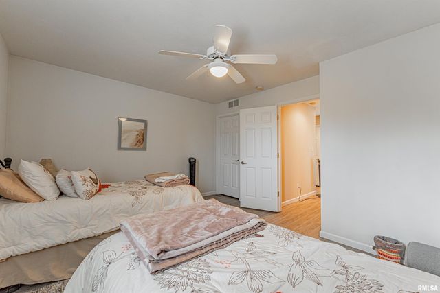 10 Governors Drive, Elkhart, IL 62634