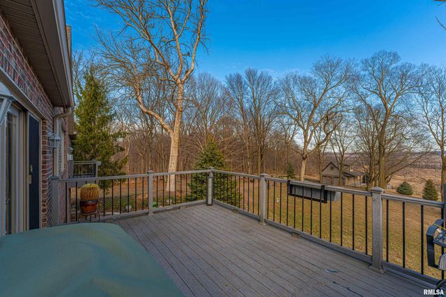 10 Governors Drive, Elkhart, IL 62634