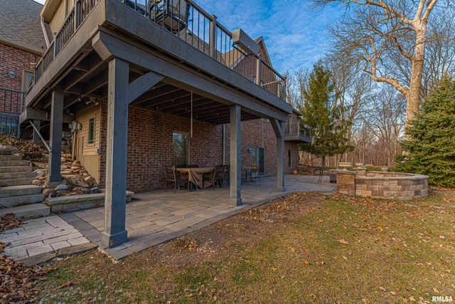 10 Governors Drive, Elkhart, IL 62634