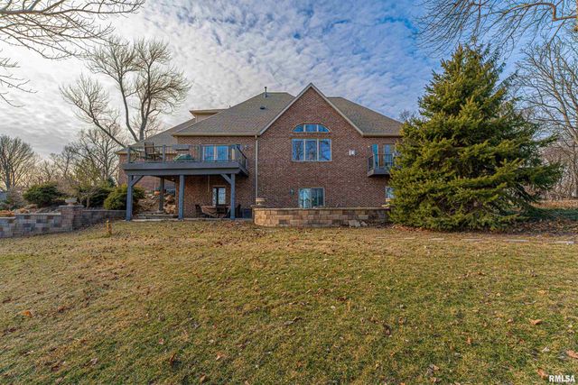 10 Governors Drive, Elkhart, IL 62634
