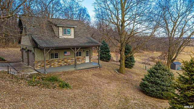 10 Governors Drive, Elkhart, IL 62634
