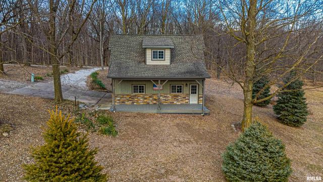 10 Governors Drive, Elkhart, IL 62634