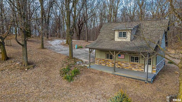 10 Governors Drive, Elkhart, IL 62634