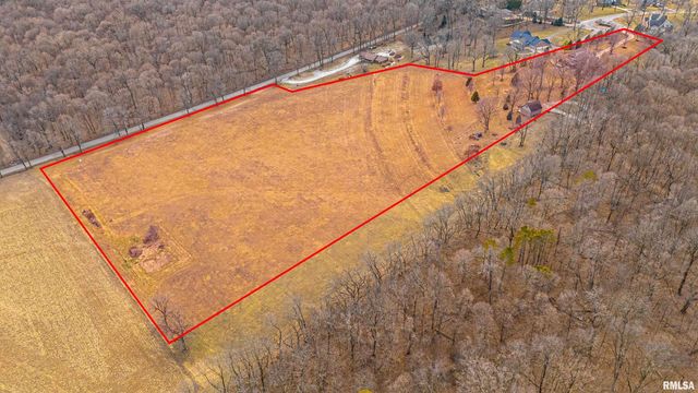 10 Governors Drive, Elkhart, IL 62634