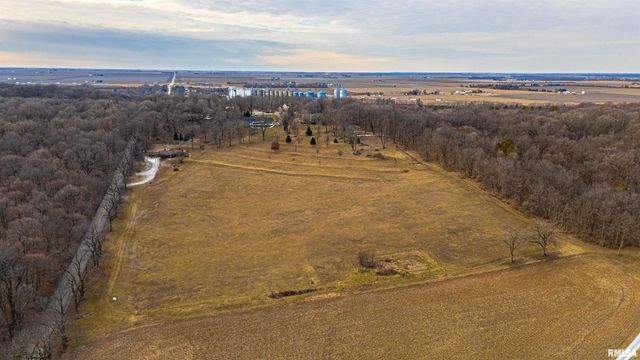 10 Governors Drive, Elkhart, IL 62634