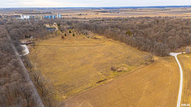 10 Governors Drive, Elkhart, IL 62634