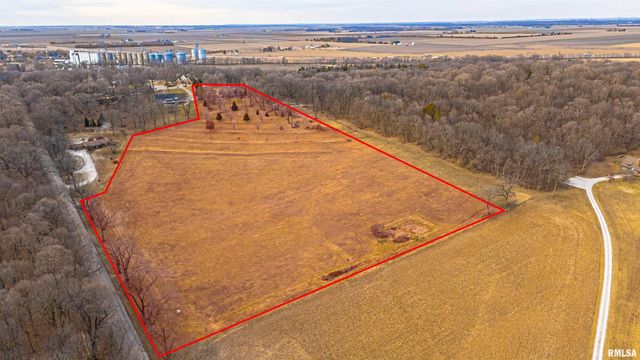 10 Governors Drive, Elkhart, IL 62634