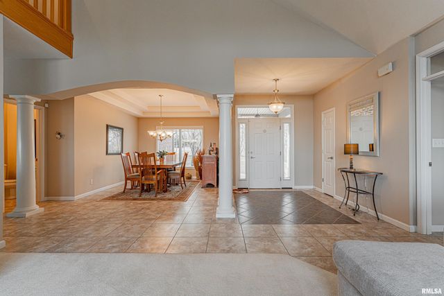 10 Governors Drive, Elkhart, IL 62634