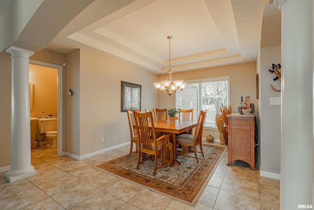 10 Governors Drive, Elkhart, IL 62634