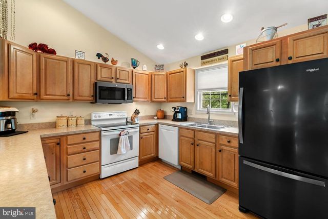 1267 WILLOW CREEK DR, Mount Joy, PA 17552