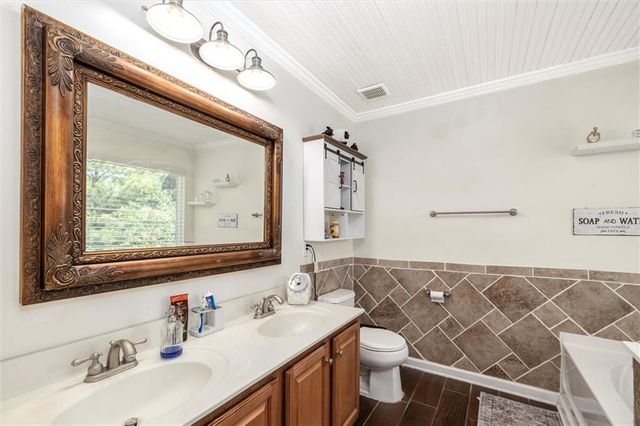 6261 Sparkling Cove Lane, Buford, GA 30518