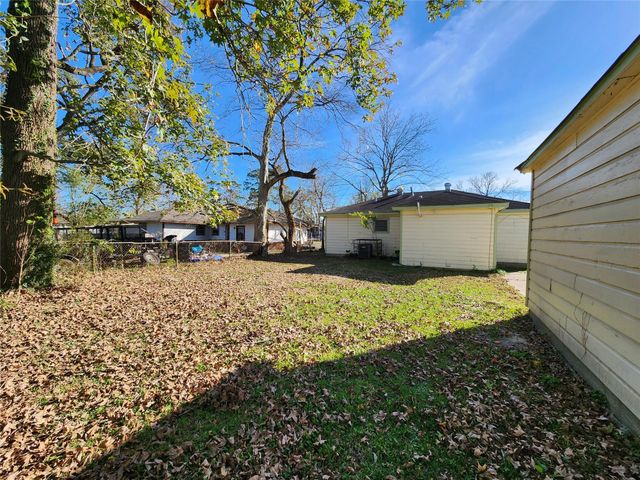 7937 Oak Knoll Lane, Houston, TX 77028