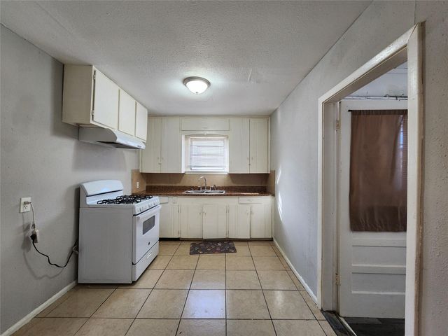 7937 Oak Knoll Lane, Houston, TX 77028