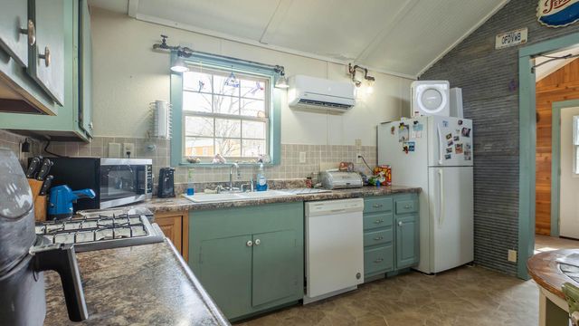 2725 County Road 1990, Willow Springs, MO 65793