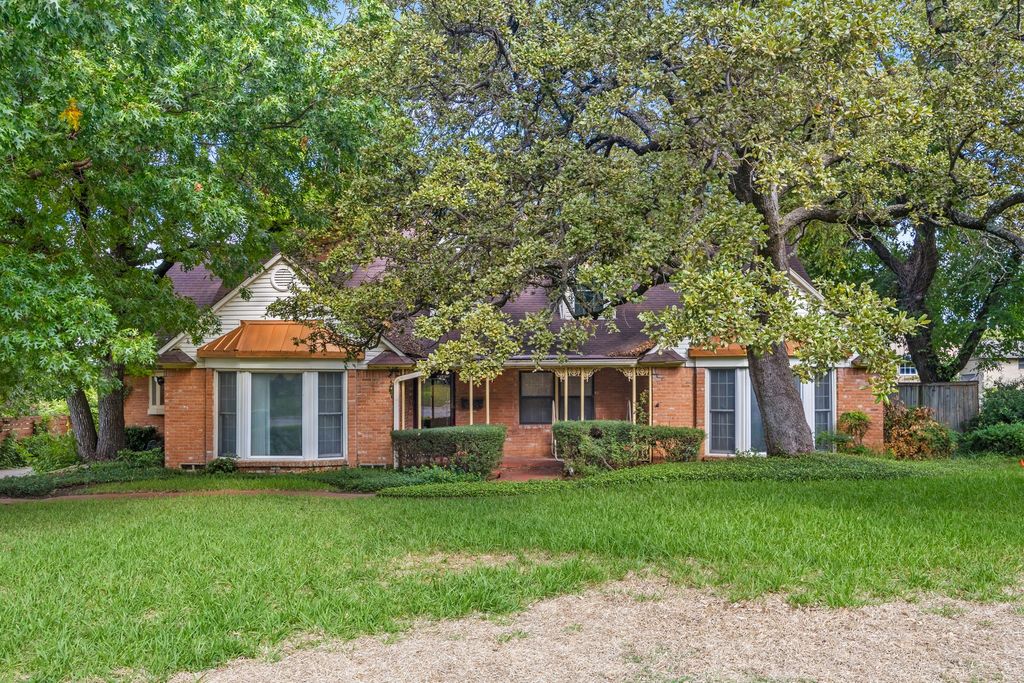 1513 Francis Street, Carrollton, TX 75006 — exterior