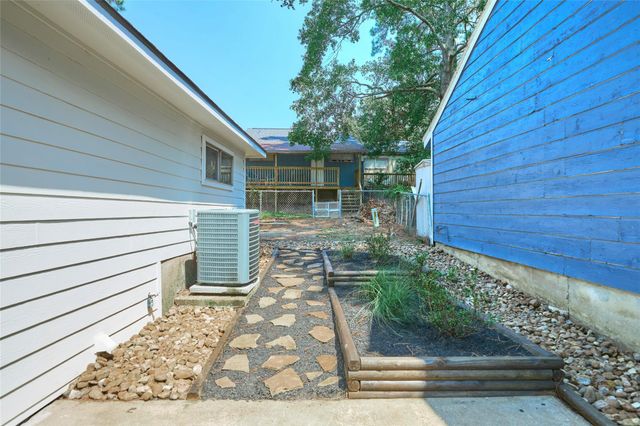 21 Harbour Lane, Coldspring, TX 77331