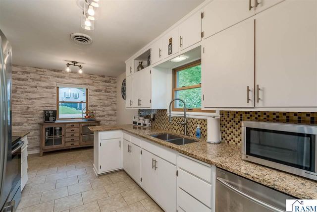 25 Eginton Road, Mankato, MN 56001