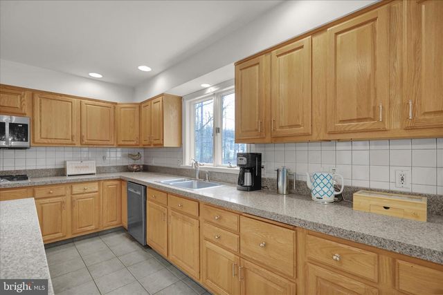 2004 RIDGEVIEW DR, Orwigsburg, PA 17961