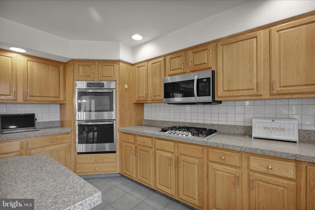 2004 RIDGEVIEW DR, Orwigsburg, PA 17961