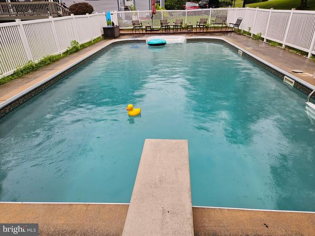 2004 RIDGEVIEW DR, Orwigsburg, PA 17961