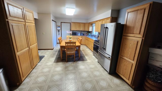 2209 Greengold Street, Crest Hill, IL 60403