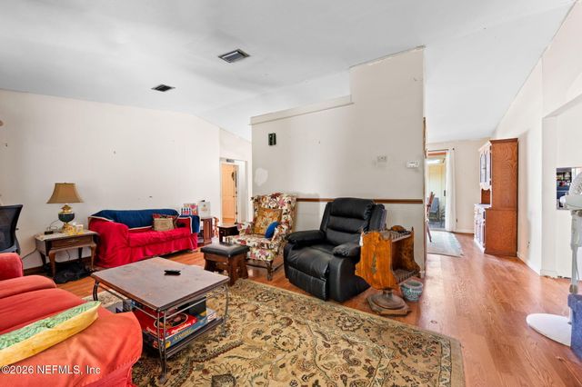 1215 LAMANTO Avenue E, Jacksonville, FL 32211