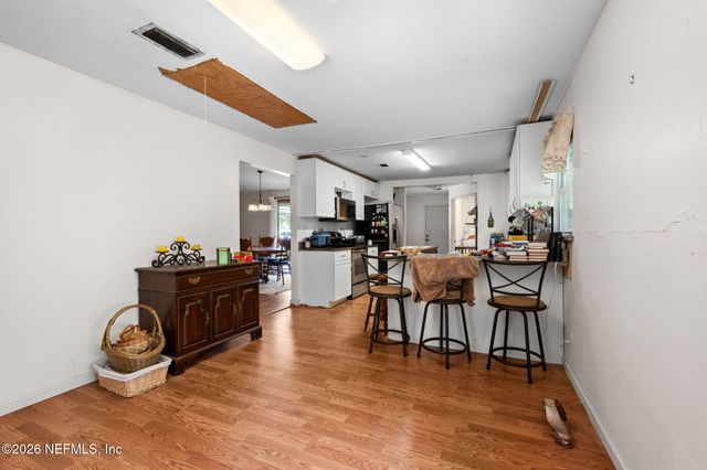 1215 LAMANTO Avenue E, Jacksonville, FL 32211