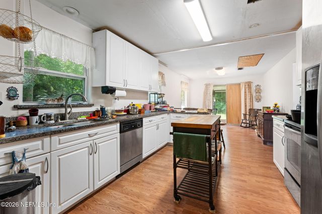 1215 LAMANTO Avenue E, Jacksonville, FL 32211