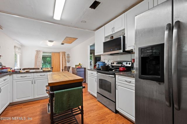 1215 LAMANTO Avenue E, Jacksonville, FL 32211