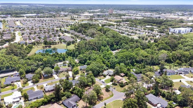 1215 LAMANTO Avenue E, Jacksonville, FL 32211
