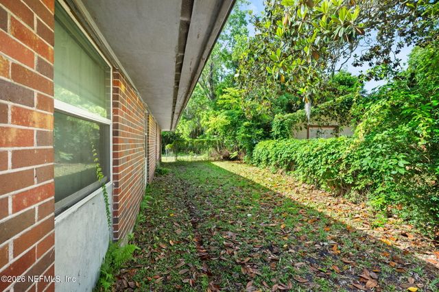 1215 LAMANTO Avenue E, Jacksonville, FL 32211