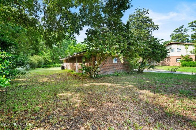 1215 LAMANTO Avenue E, Jacksonville, FL 32211