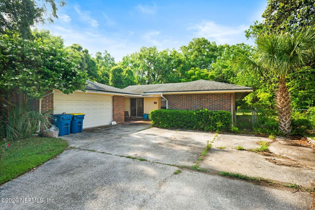 1215 LAMANTO Avenue E, Jacksonville, FL 32211