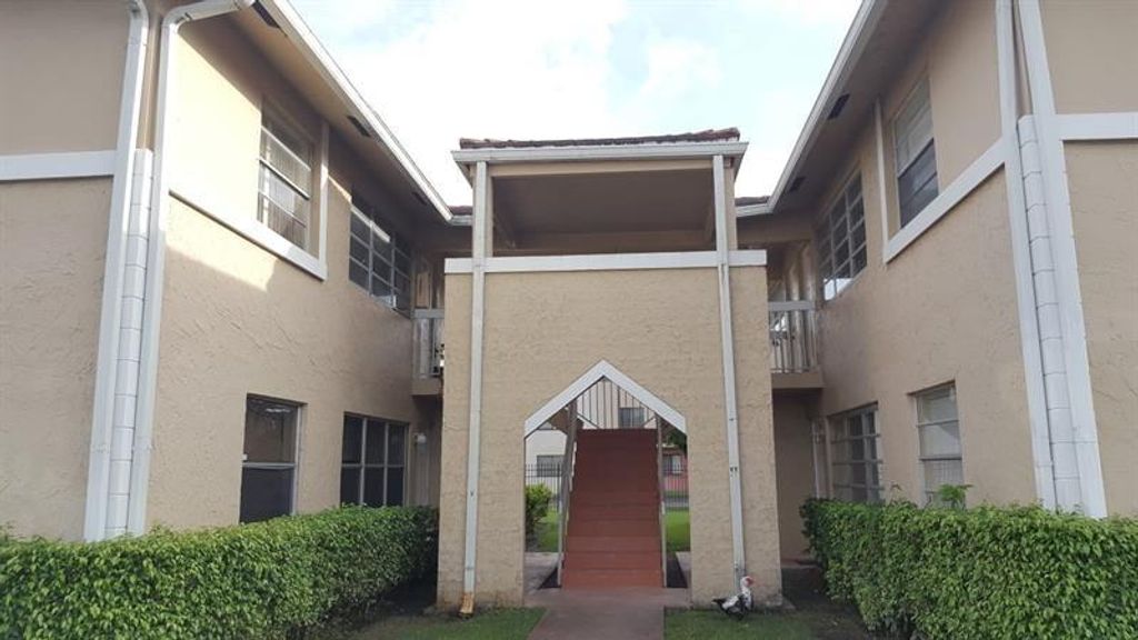 9948 Twin Lakes Dr 34-C, Coral Springs, FL 33071