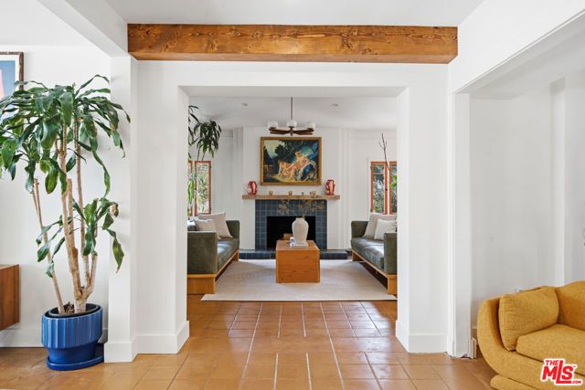 2011 Mar Vista Avenue, Altadena, CA 91001