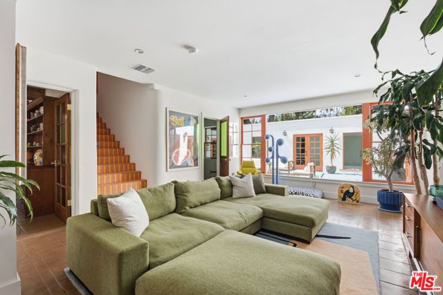 2011 Mar Vista Avenue, Altadena, CA 91001