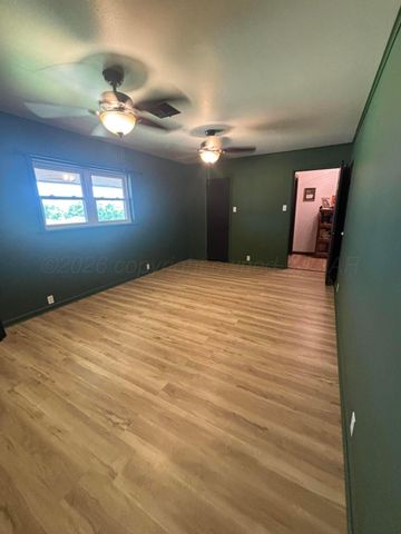 15987 Farm To Market Road 164, Childress, TX 79201