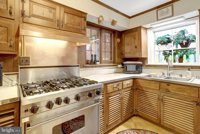 123 N EDGEWOOD ST, Arlington, VA 22201