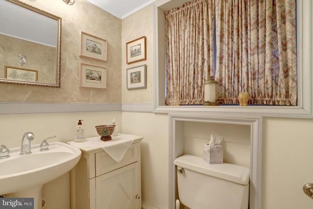 123 N EDGEWOOD ST, Arlington, VA 22201