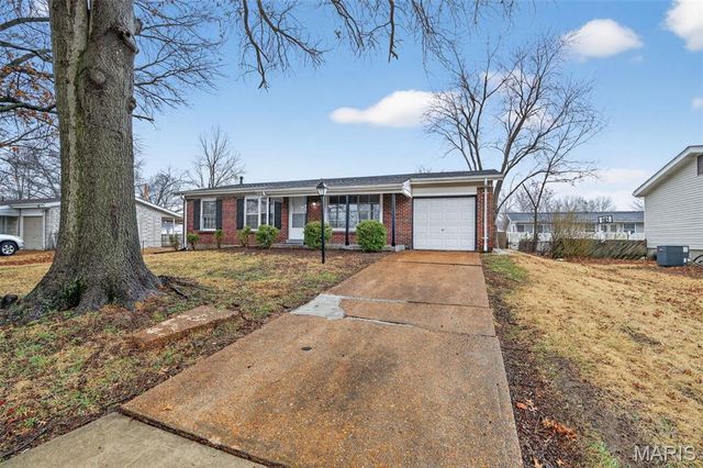 1310 Petite Drive, St Louis, MO 63138